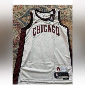 Nike Chicago Jersey White Size Large NWT Basketball NBA